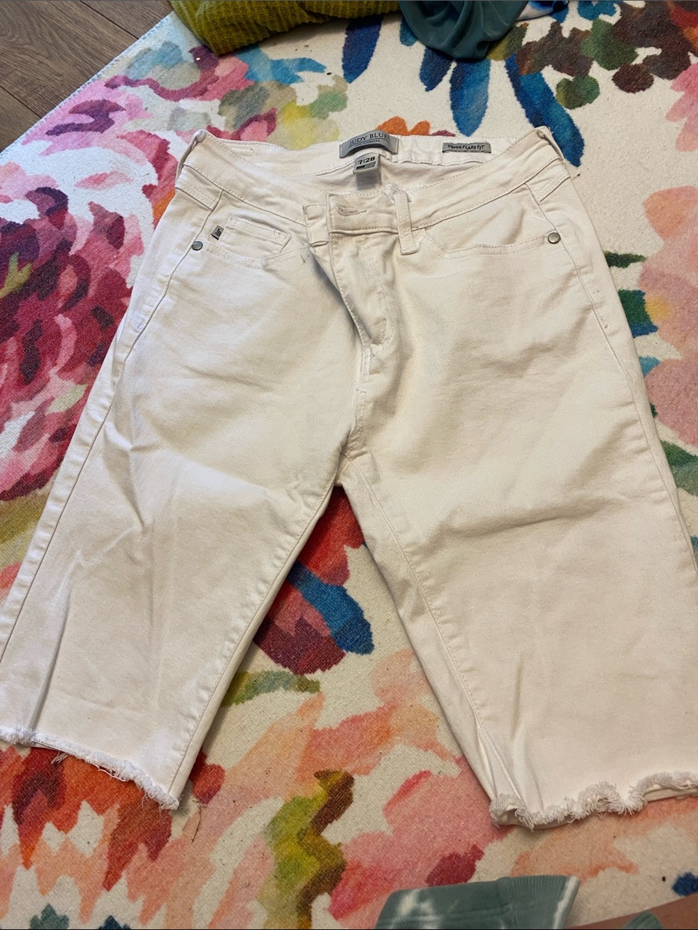 Women’s Judy Blue white denim shorts size 7/28